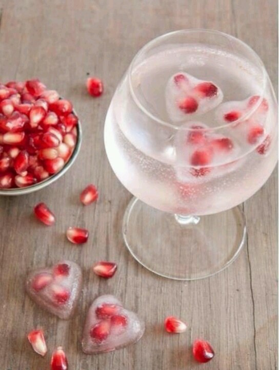 Pomegranate Heart Ice Cubes - perfect for Valentine's Day! Read the post for more Valentine's Day Party Decorations