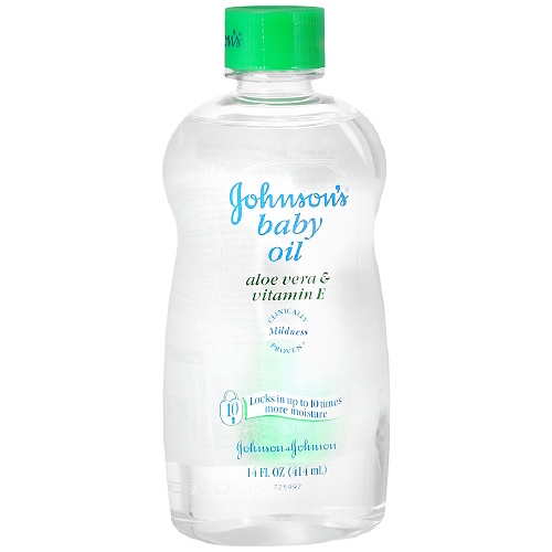 Read the post to see how I hydrate my skin with Johnson's Baby Oil with Aloe. 