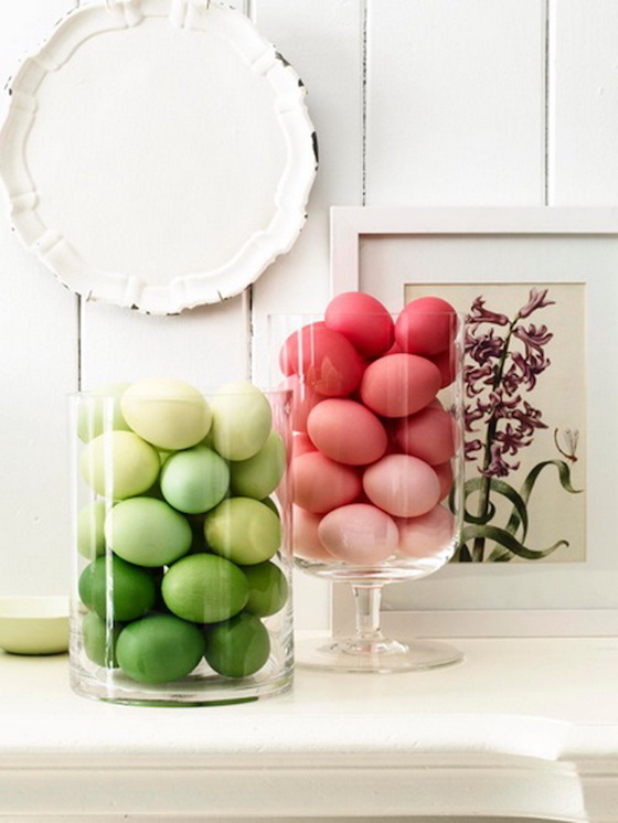 Displaying Ombre Easter Eggs in Glass Vases