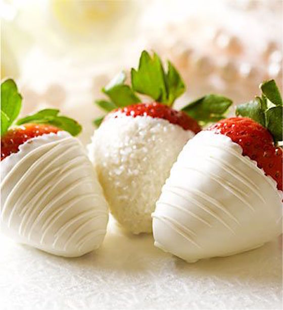 White Chocolate Covered Strawberries with swirls and sprinkles - so pretty for Valentine's Day or Christmas