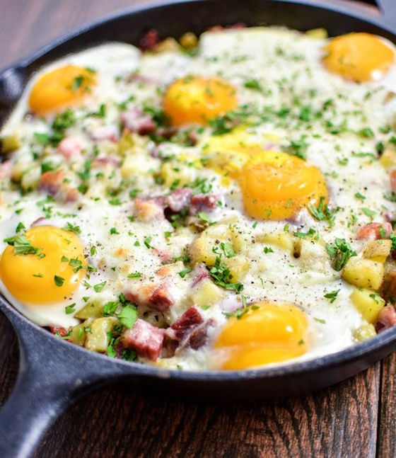 This may be considered breakfast food but I would love this Corned Beef Hash Baked Eggs for dinner. Do you like breakfast food for dinner too?