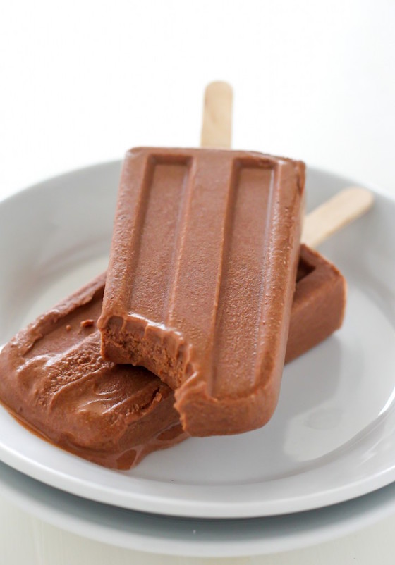 Healthy Greek Yogurt Chocolate Fudge Pops | One of 10 Gourmet Popsicle Recipes on the blog 