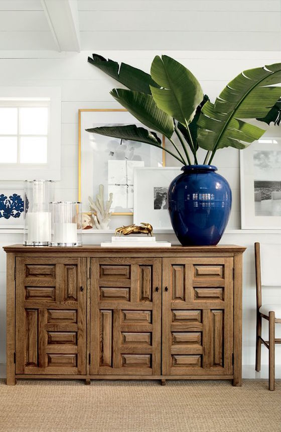 Decorating with Palm Leaves as shown on Coastal Style makes a statement. More chic samples on the blog.