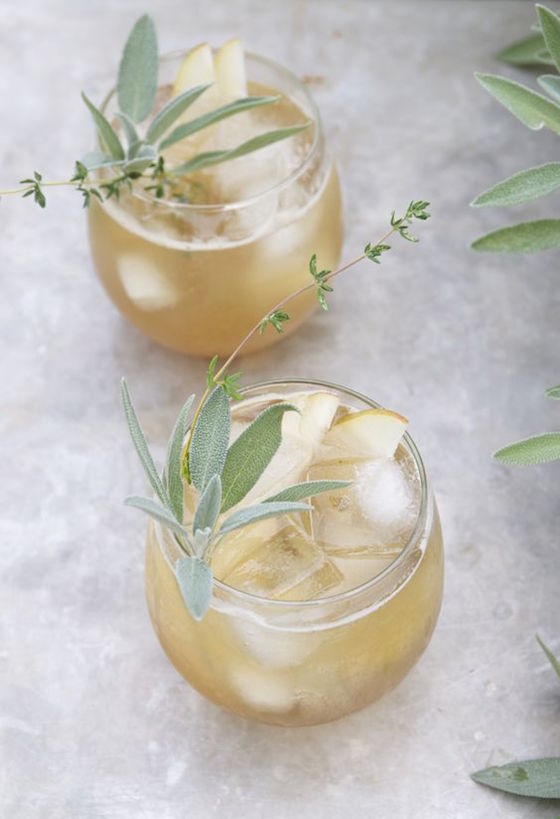 bourbon + spiced pear cocktail | holly & flora
