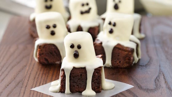 Halloween Ghosts as Snacks | Spooky Boo Brownies
